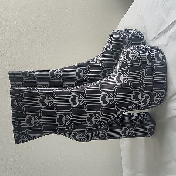 ❌Supreme Black Floral Print Platforms - Picture 3 of 10